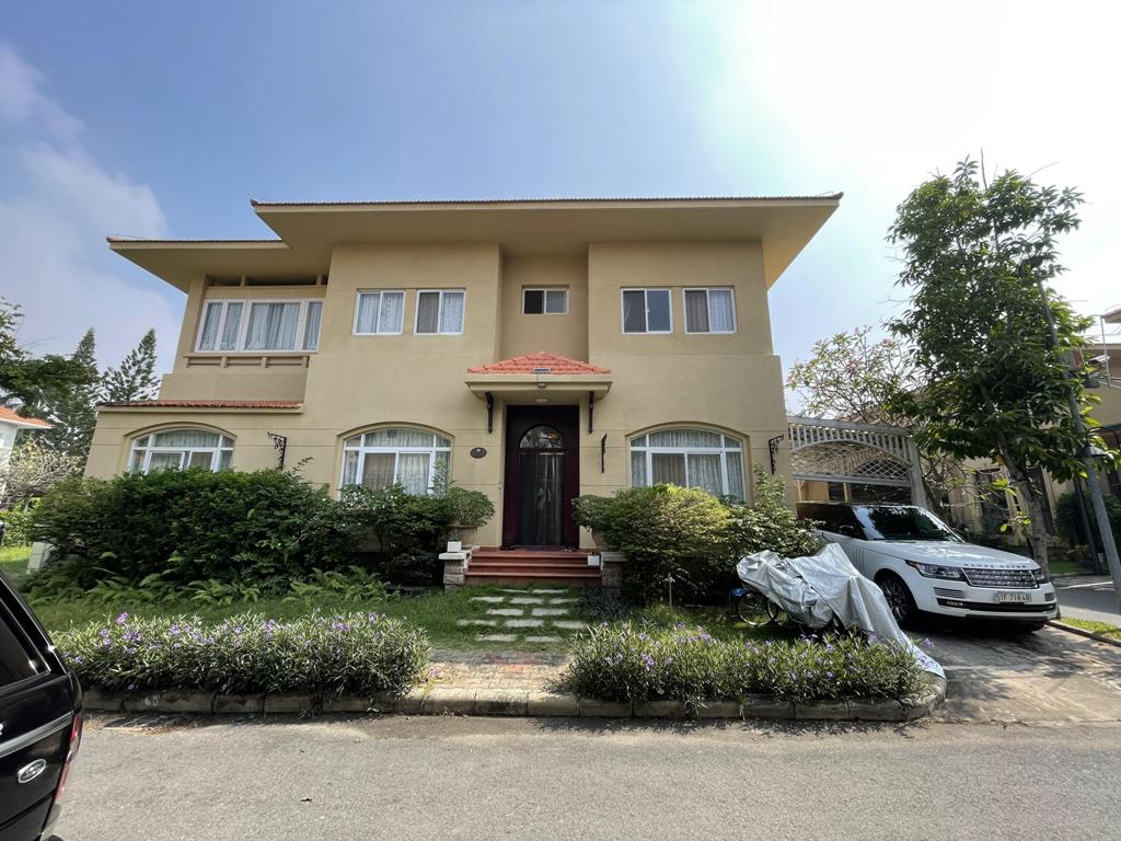 Cho thuê biệt thự Phú Gia, Phú Mỹ Hưng, căn góc 430m2, 4PN, nội thất dính tường, 3200$/tháng. 